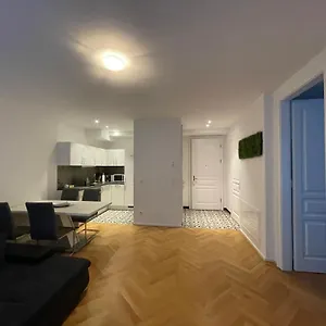 1st La Opera Suites Viena